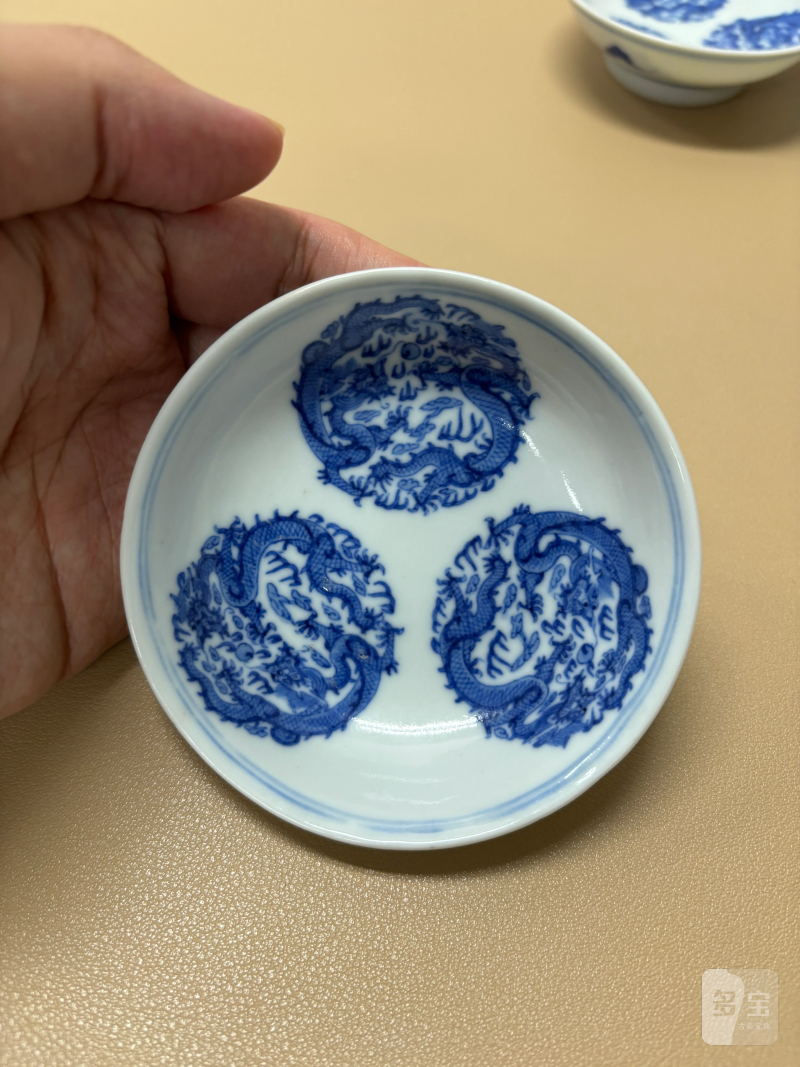 清宣统 青花团龙纹碟一对 - 图6